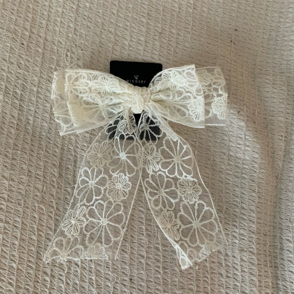 NWT Windsor White Floral Daisy Lace Vintage Hair Bow Ribbon Clip
